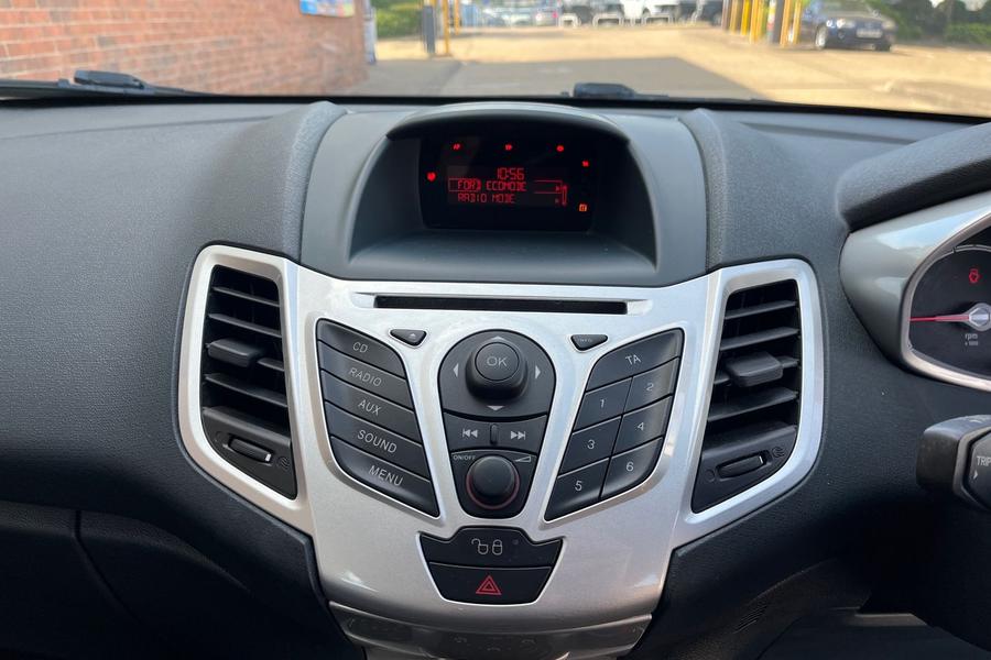 Ford Fiesta Photo autoimg-eb9ba9a638d9abe5fa808bf73b4746175b438e8f.jpg