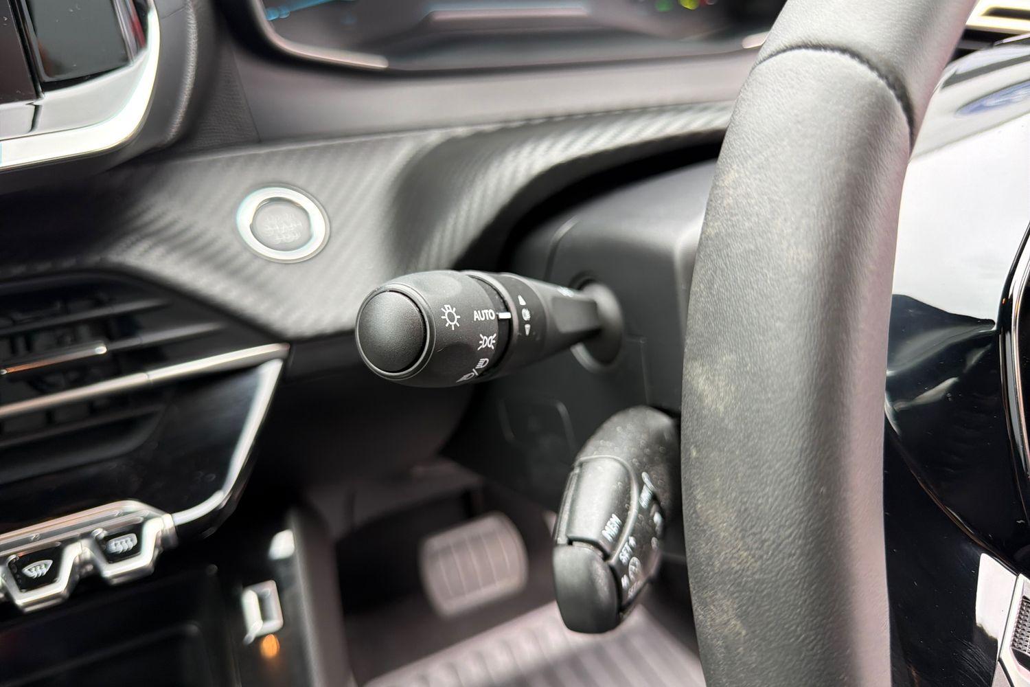 Peugeot E-2008 Photo 13