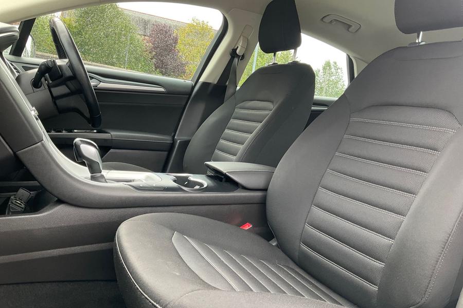 Ford MONDEO Photo autoimg-eba53786e4008ccea332c313b0c4a242e961c6d3.jpg