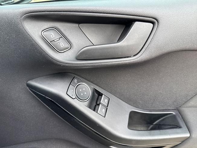 Ford Fiesta Photo 27