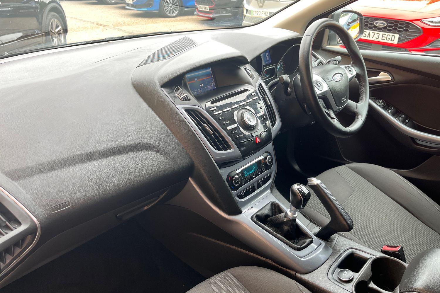 Ford Focus Photo 17
