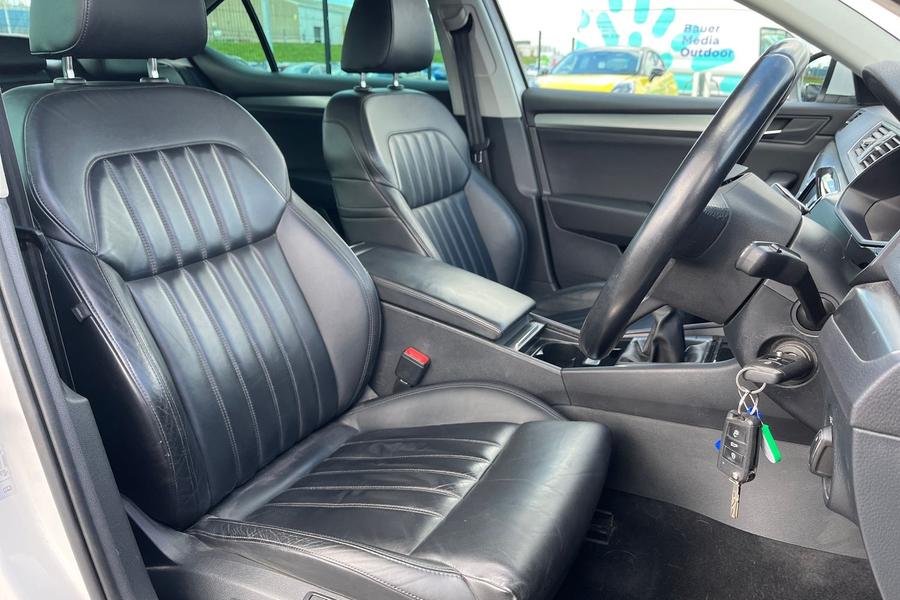 Skoda SUPERB Photo autoimg-ebb2bded6cc356be41b17a813ec8eb298b7b45f7.jpg