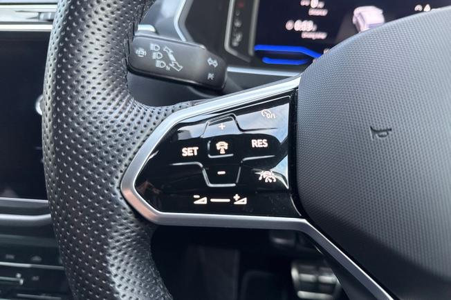 VOLKSWAGEN Tiguan Photo 16