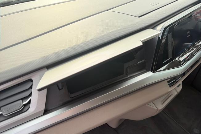 VOLKSWAGEN Multivan Photo 31