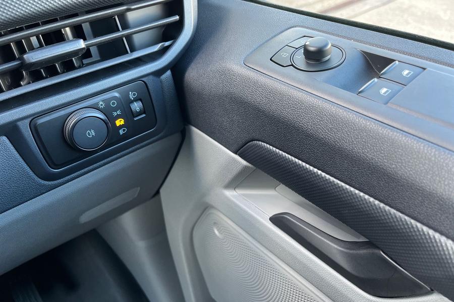 Ford E-TRANSIT CUSTOM Photo autoimg-ebb7a748fa281960ae75f973c37863f7106e562d.jpg