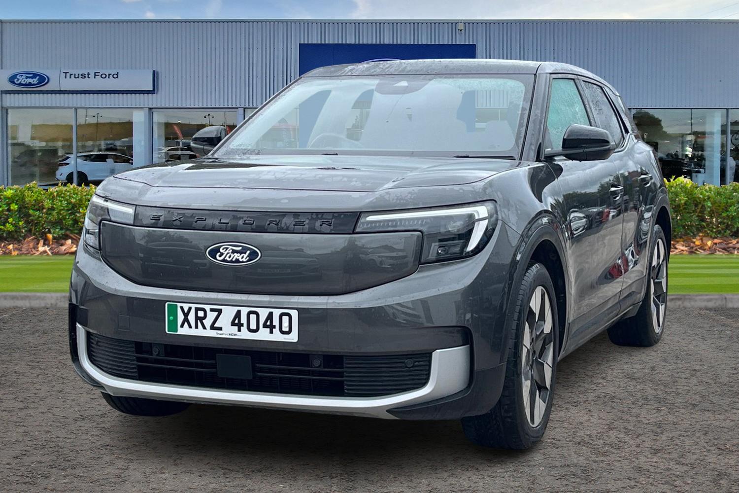 Ford EXPLORER Photo 4