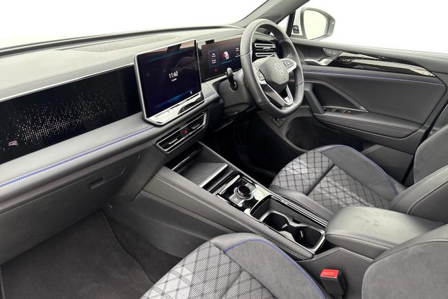 VOLKSWAGEN Tiguan Photo 2