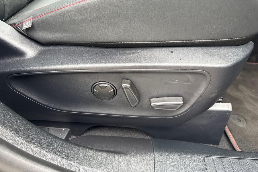 Ford KUGA Photo autoimg-ebbd360548c4fe81e3d0d2b2650998d1c36114fc.jpg