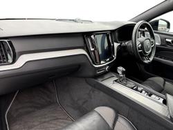 Volvo V60 Photo 2