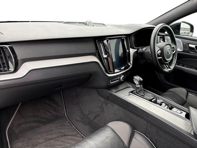 Volvo V60 Photo 2