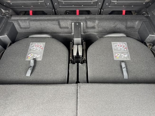 PEUGEOT 5008 Photo 21