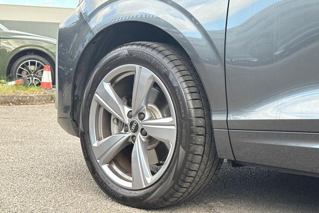 AUDI Q3 Photo 23
