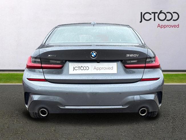 BMW 3 Series Photo 7