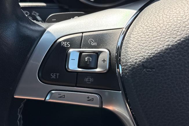 VOLKSWAGEN Touareg Photo 16