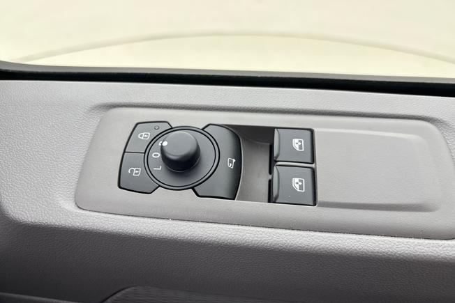VOLKSWAGEN Transporter Photo 28
