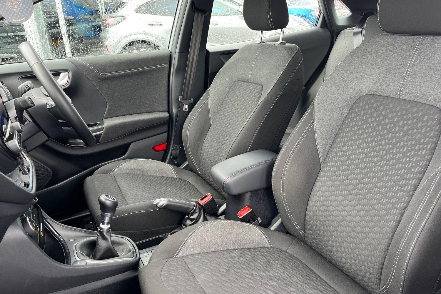 Ford PUMA Photo 18