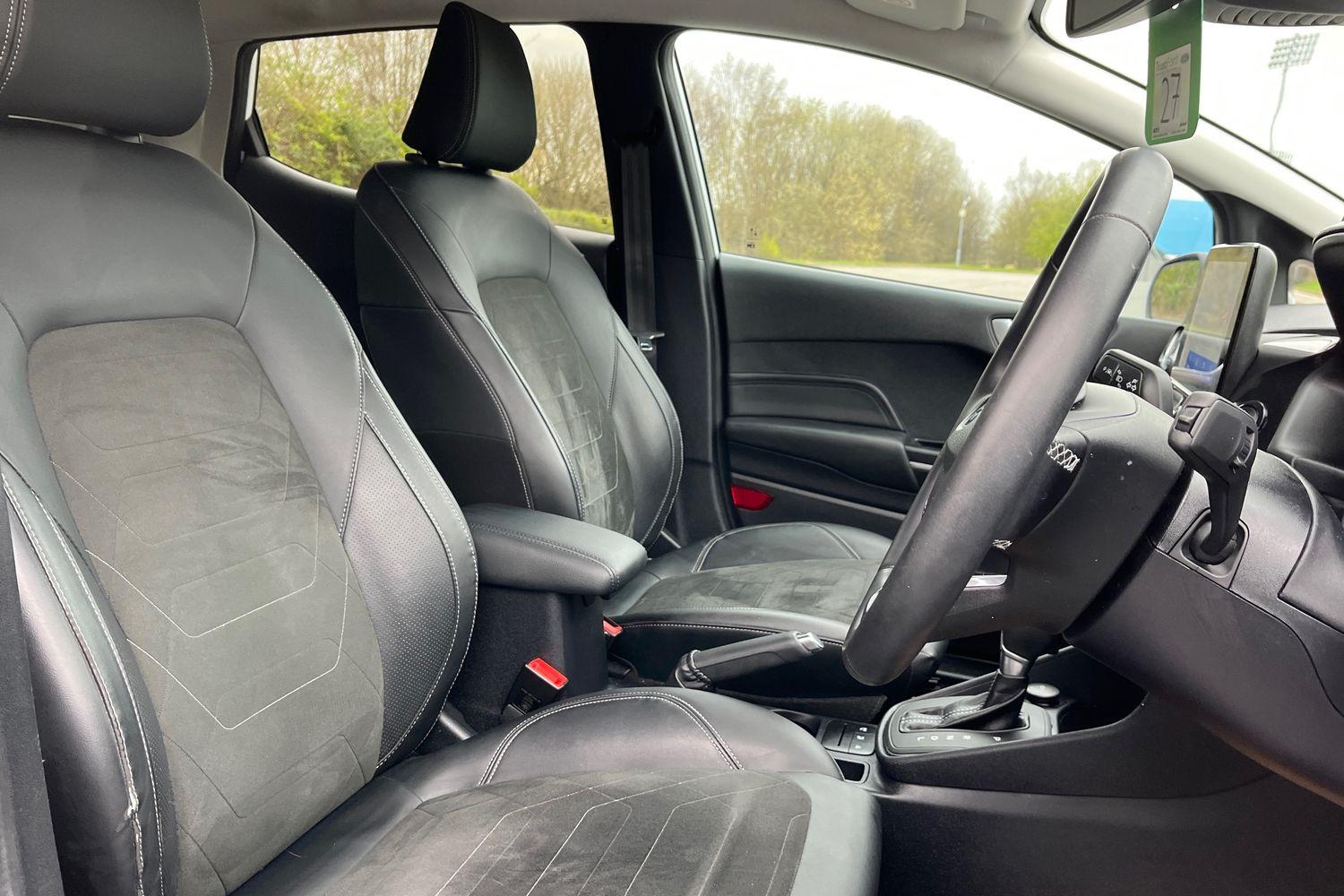Ford FIESTA Photo 16