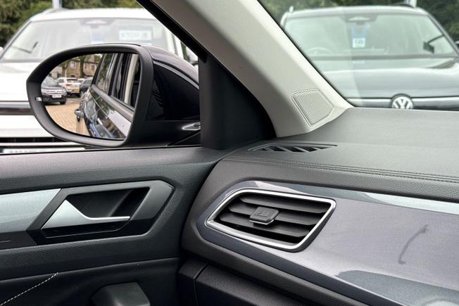 Volkswagen T-Roc Photo 33