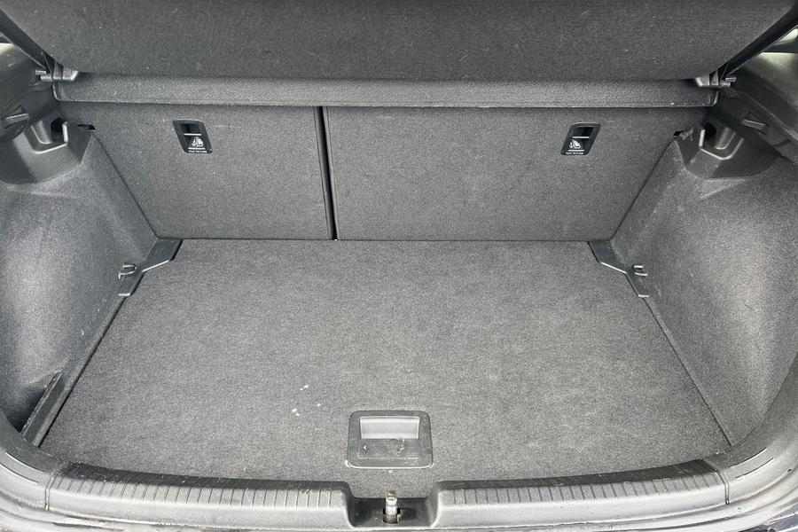 Volkswagen POLO Photo autoimg-ebe8ada5612bd981209df2510f52f03456320cd2.jpg