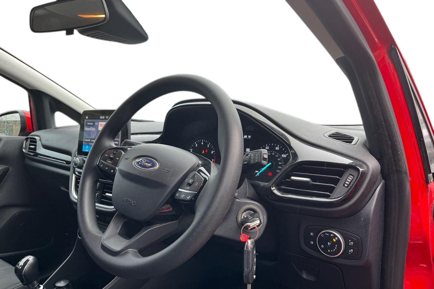 Ford FIESTA Photo 8