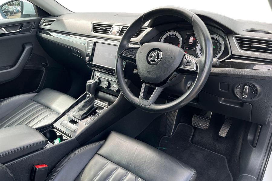 Skoda SUPERB Photo autoimg-ebeef51ac708f06e9714308d6701badc7fbb2522.jpg