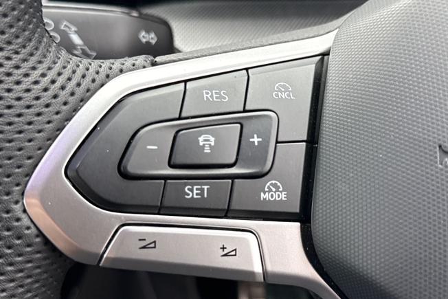 VOLKSWAGEN Golf Photo 16