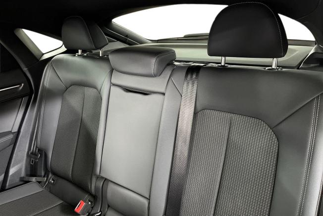 AUDI Q3 Photo 9