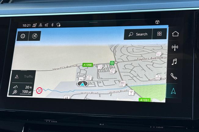 AUDI e-tron Photo 14