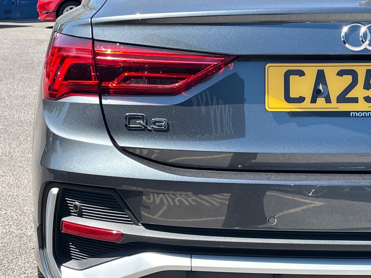 Audi Q3 Photo 18