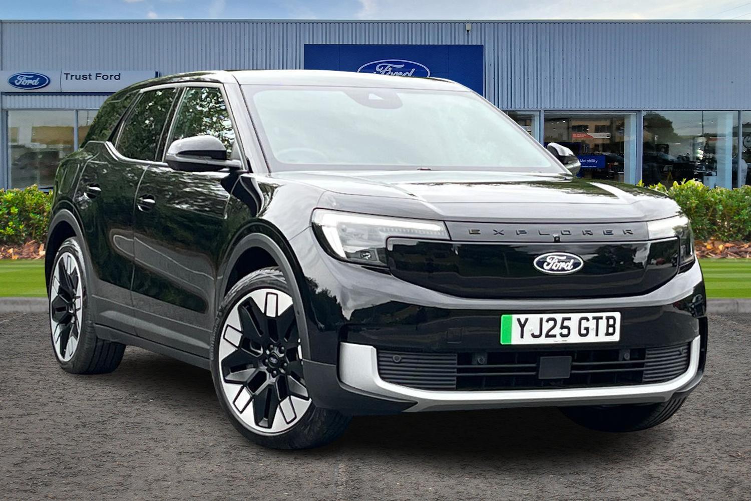 Ford Explorer Photo 0