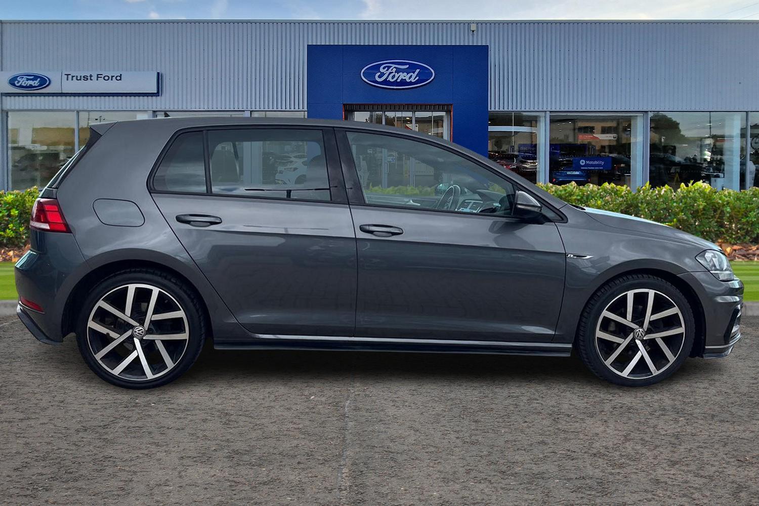 Volkswagen GOLF Photo 2