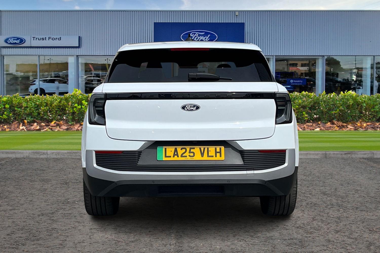 Ford Explorer Photo 6