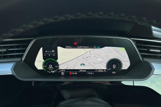 AUDI e-tron Photo 58