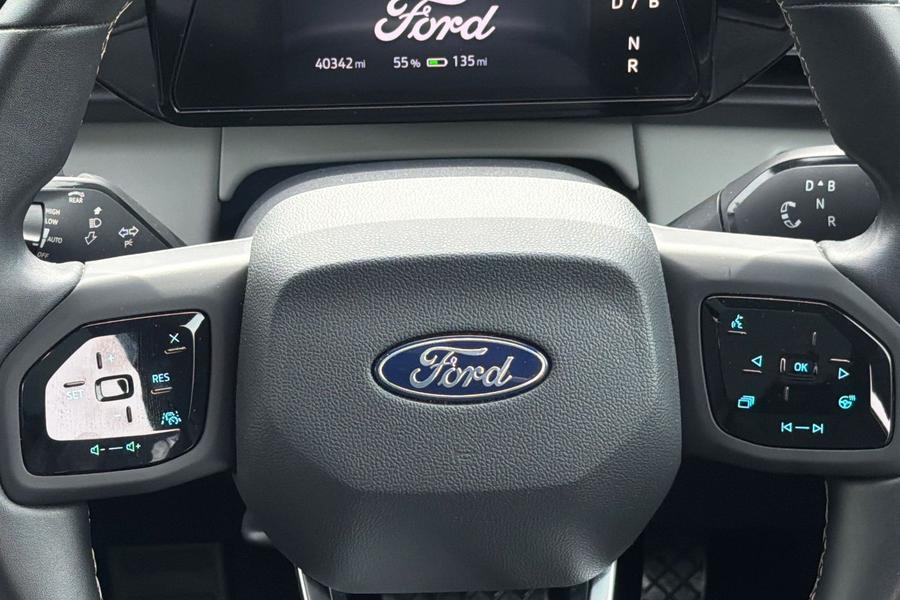 Ford Explorer Photo autoimg-ec1f64b5d51eb84f00d2569f2acbfc79c4399bba.jpg