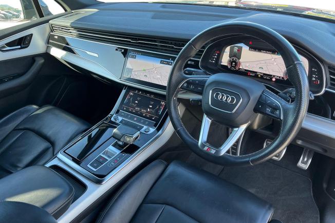 AUDI Q7 Photo 6