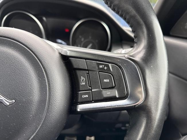 JAGUAR E-Pace Photo 17