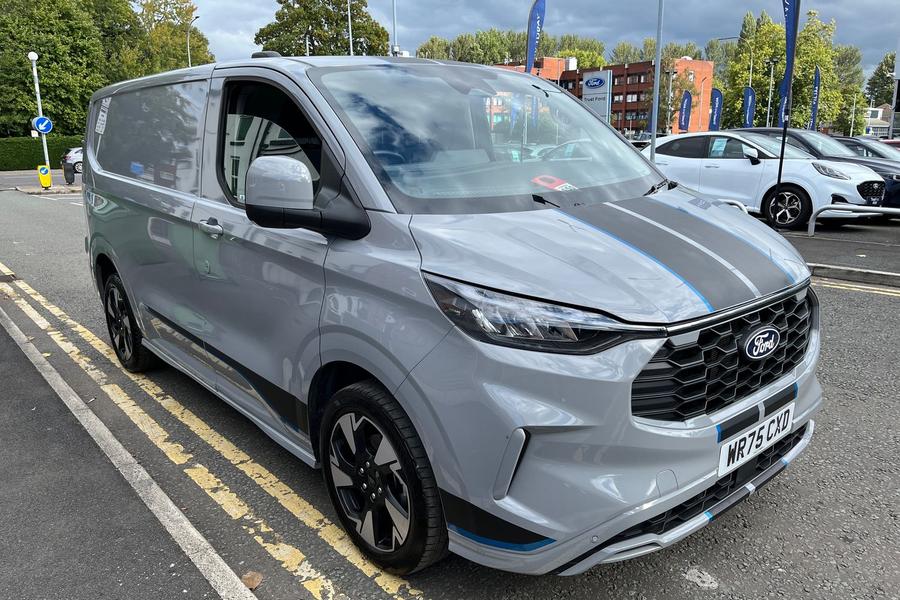 Ford TRANSIT CUSTOM Photo autoimg-ec31bfb9e38c644ebcb69204d72f0f2c6055707f.jpg
