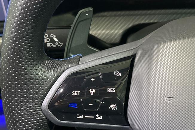 VOLKSWAGEN Golf Photo 16