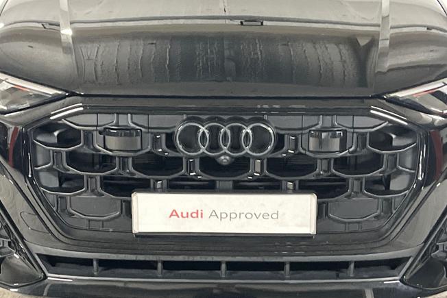 AUDI Q8 Photo 39
