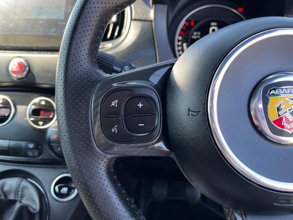 Abarth 695 Photo autoimg-ec453fa2ed5604ec5ca8ae00aa981368f536d1ce.jpg