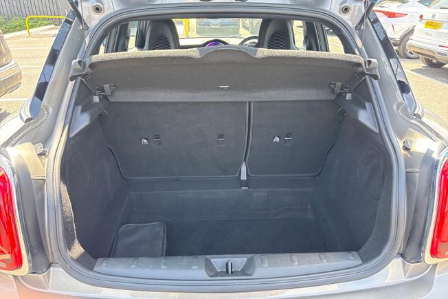 MINI Hatch Photo 12