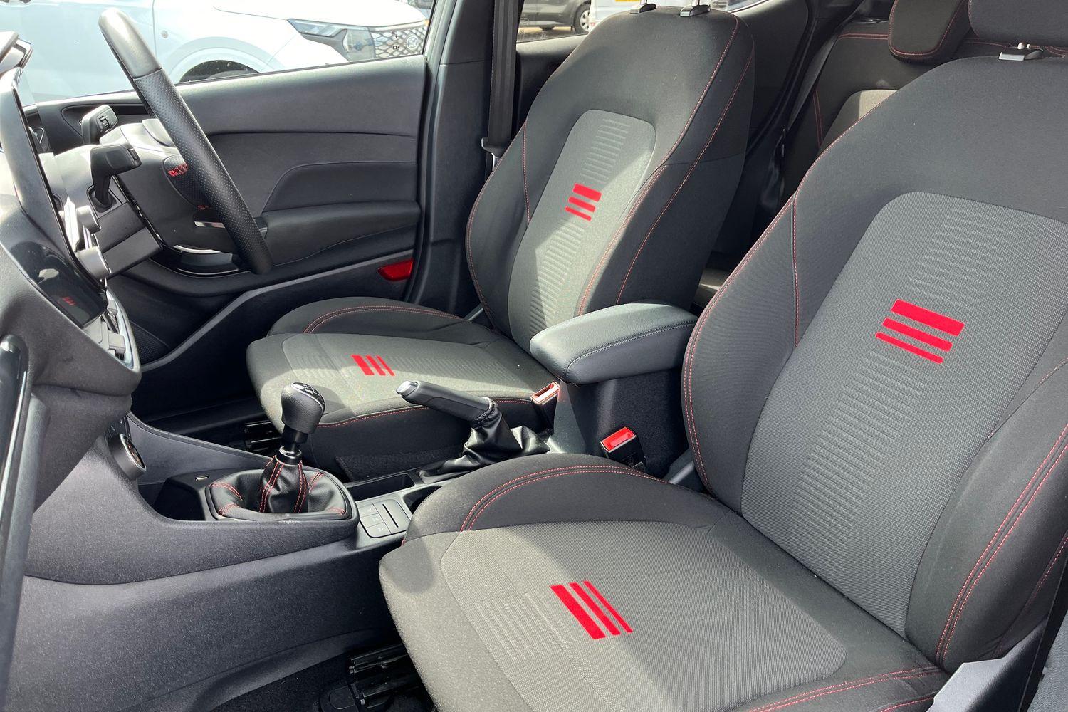 Ford FIESTA Photo 18