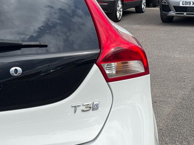 VOLVO V40 Photo 18