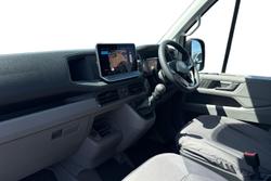 VOLKSWAGEN Crafter Photo 2