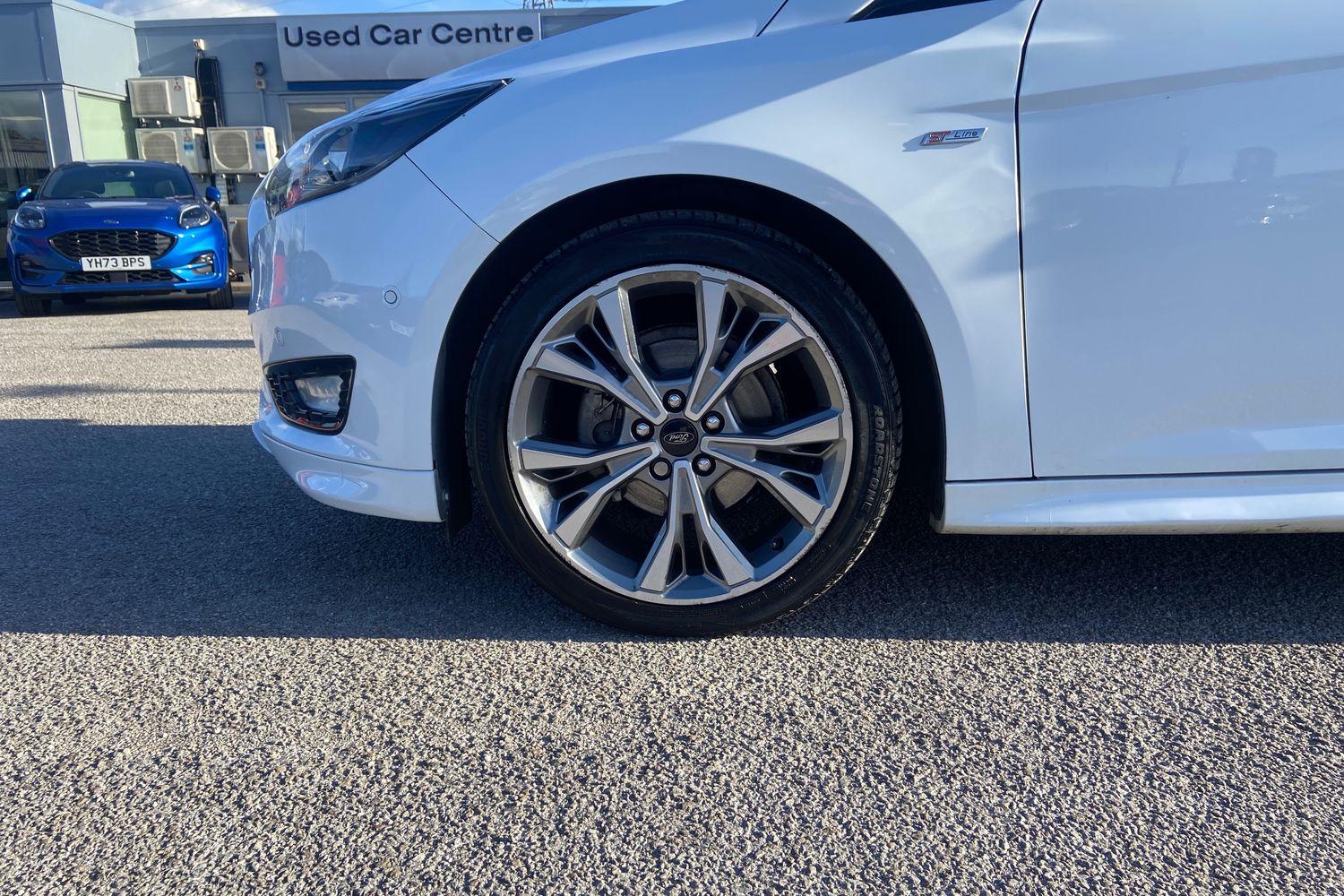 Ford FOCUS Photo 33