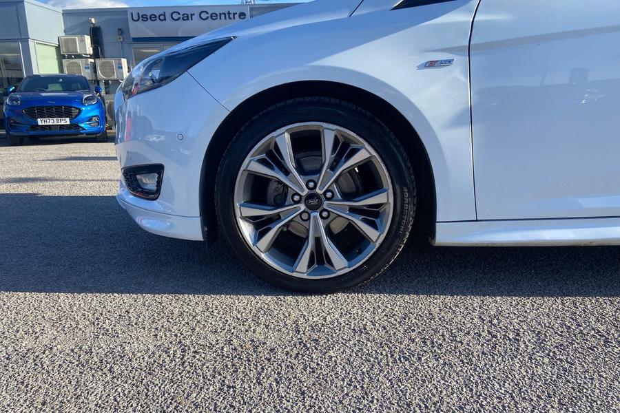 Ford FOCUS Photo autoimg-ec52166596729f4e1120efcc5dede0dcc3b520cf.jpg