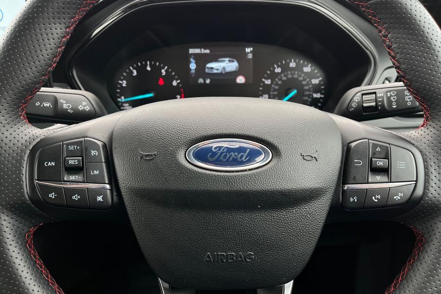 Ford FOCUS Photo autoimg-ec528e7fb1f127f214a2e46c95c1097cfeab1230.jpg