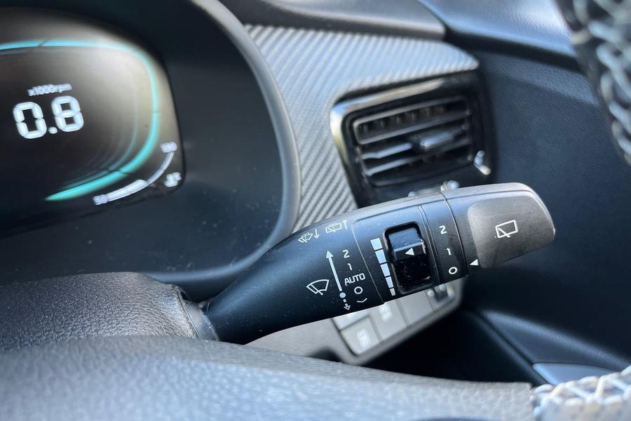 Kia STONIC Photo autoimg-ec5dd06f0c835337ef435888a10e9e9363752e8d.jpg
