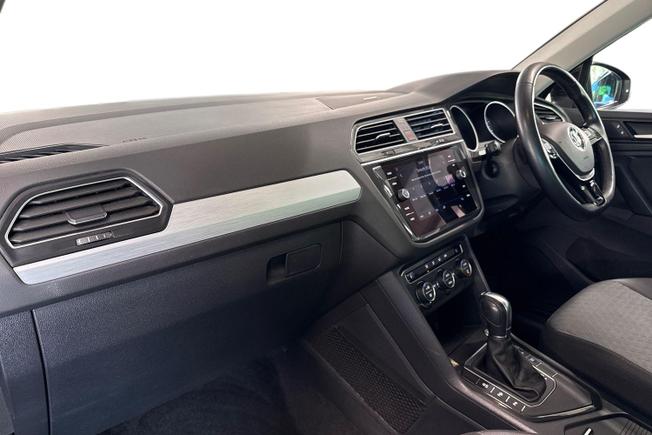 VOLKSWAGEN Tiguan Photo 2