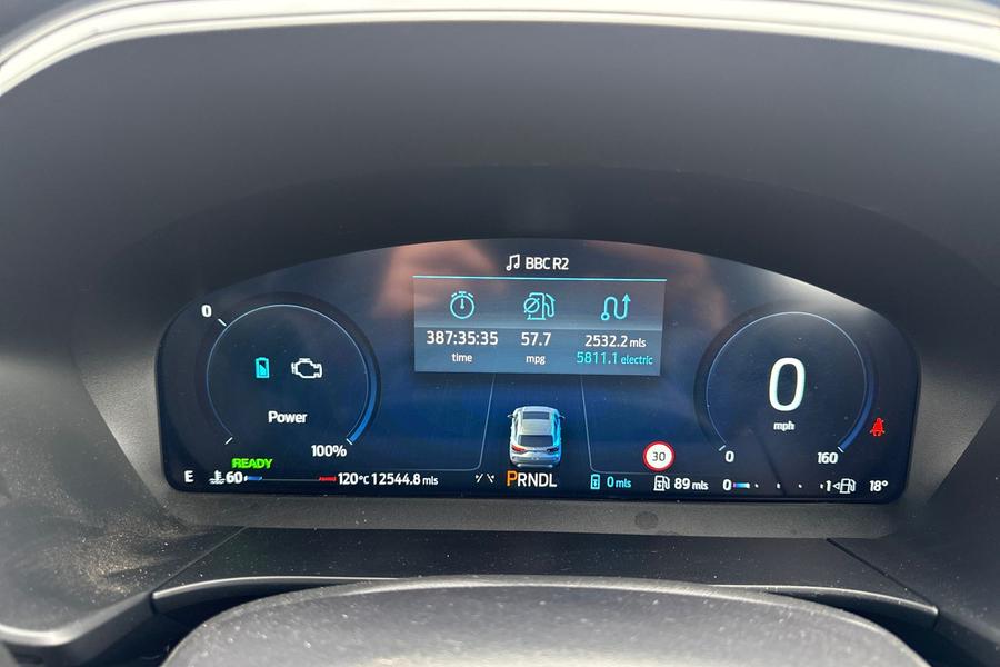 Ford KUGA Photo autoimg-ec5fc6bbb9ea9c156204c6bbc837c0c6aeebf10d.jpg